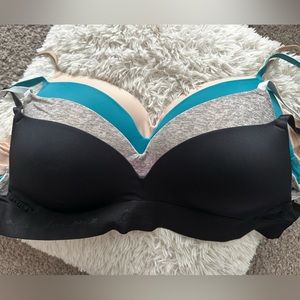 PINK WEAR EVERYWHERE WIRELESS
PUSH-UP BRA by VICTORIA’S SECRET